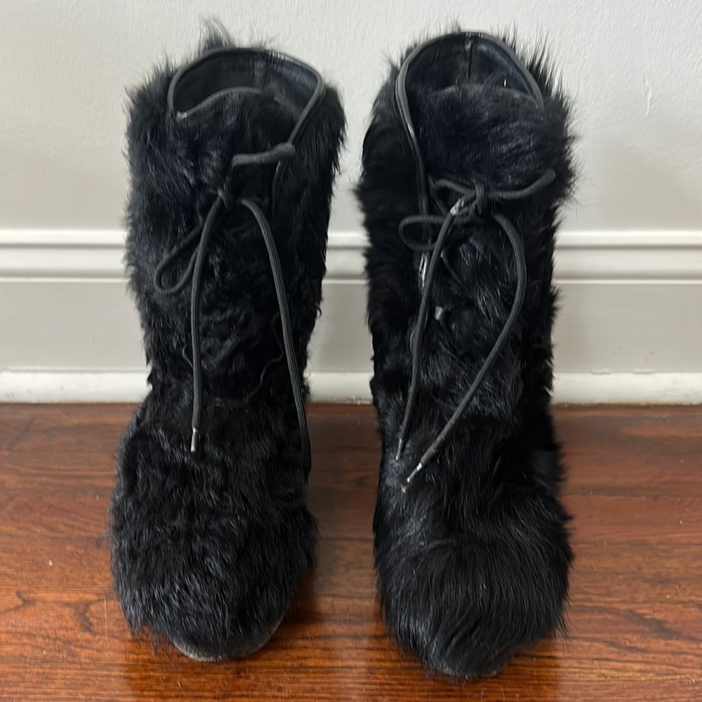 Vintage DKNY genuine shearling wedge boots size 7.5